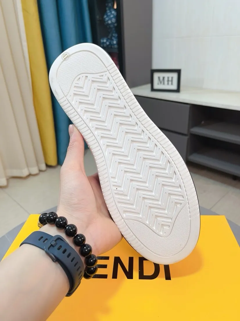 Men's Men's Shoes💰420🌹🌹[fendi] Fendi's classic and comfortable men's, this complex sneaker is made of soft calfskin➕genuine leather lining➕original ultra-light rubber material with rough outsole. This unique and light style is suitable for the casual and refined sensibility of this season. It is comfortable and natural on the feet. It is an everyday style for casual travel in autumn and winter! 38/44